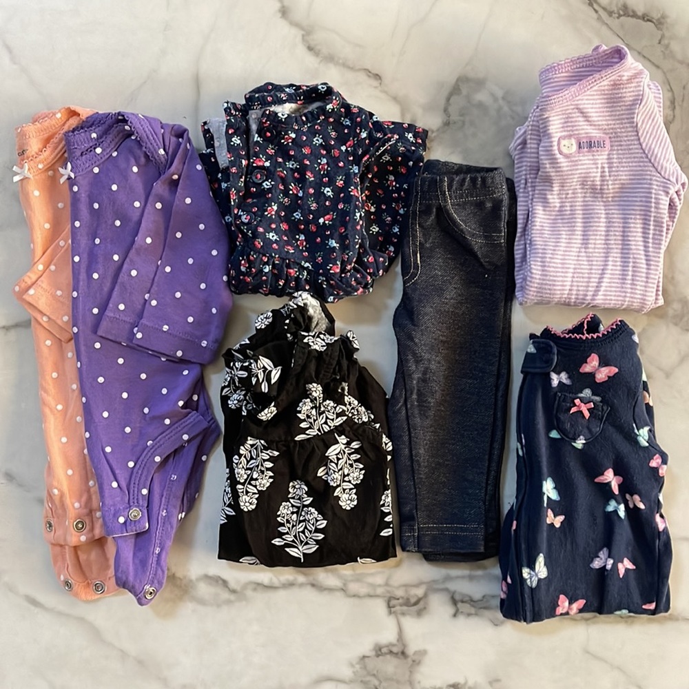 Lot of girls Carter’s clothes and pajamas, size 3 months
